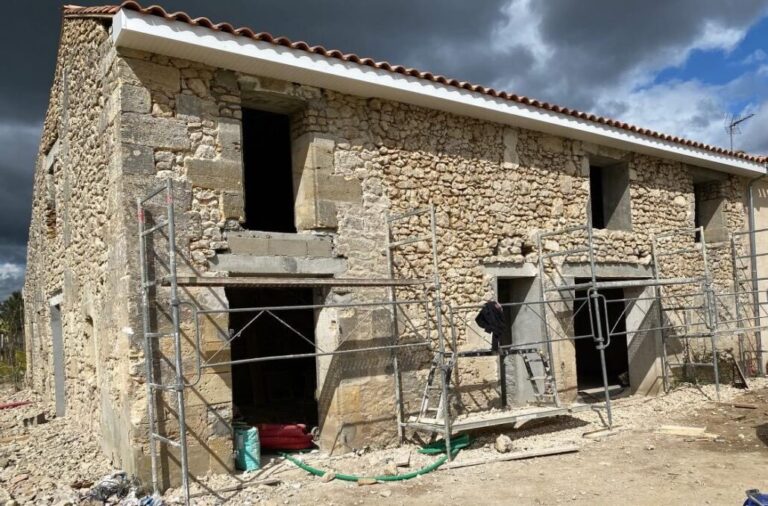 Rénovation de façade en pierre à Cubnezais